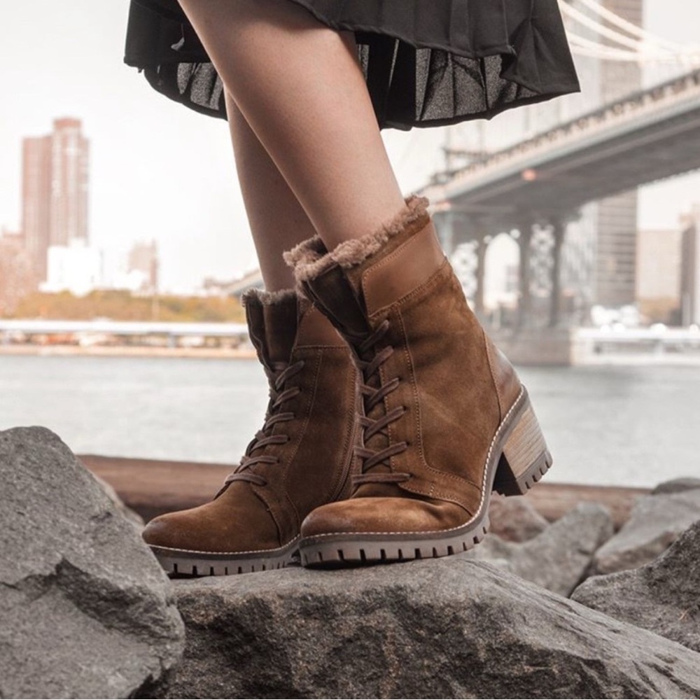 Vintage Foundry Co. Tan Suede Leather Lace Up Lug Sole Chunky Combat Boots Sz 6